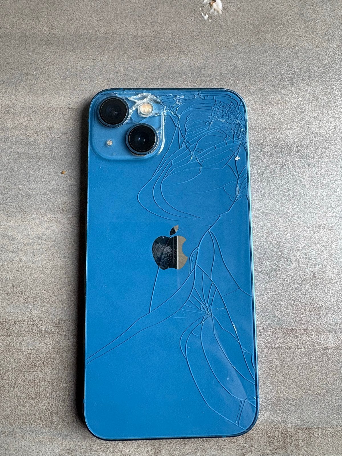 iPhone 13 128 GB - Blauw (achterkant beschadigd), Telecommunicatie, Mobiele telefoons | Apple iPhone, Blauw, IPhone 13, Ophalen of Verzenden