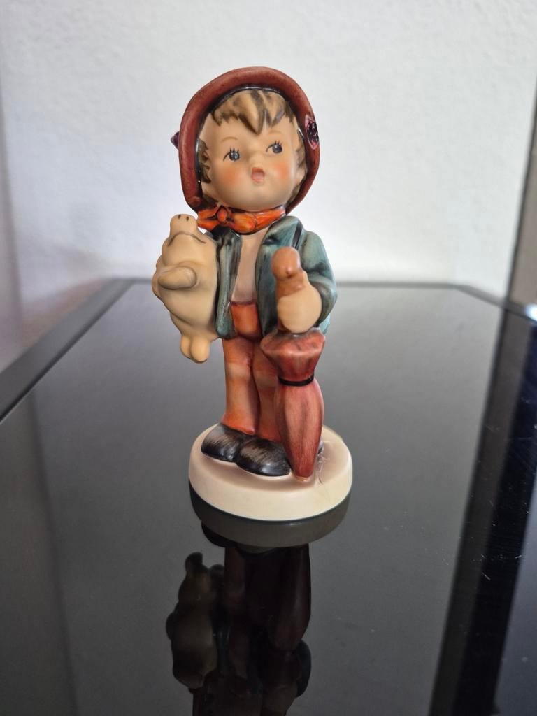 Vintage Hummel beeldje: Jongen met spaarvarken en paraplu, Ophalen of Verzenden