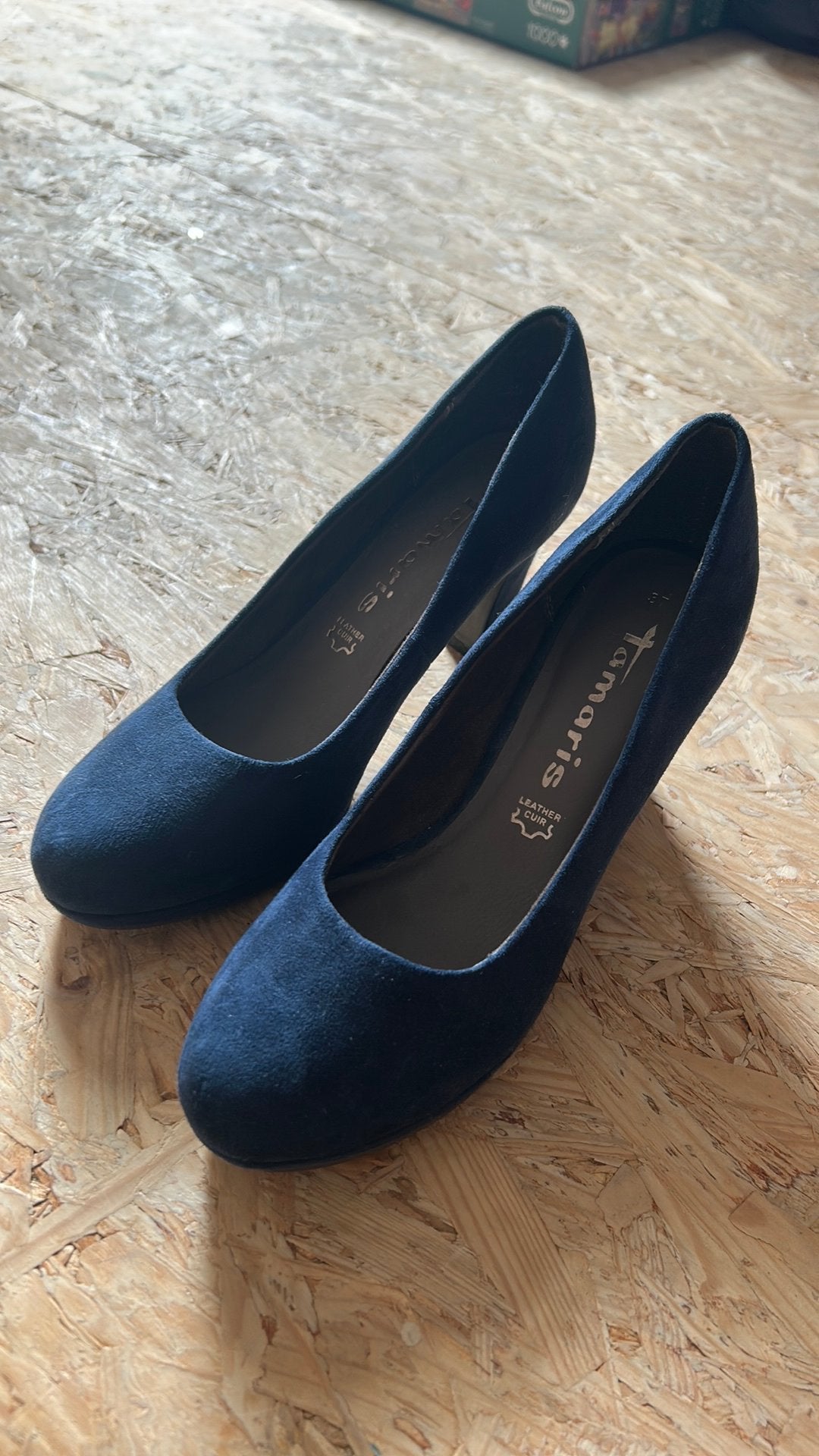 Tamaris pumps blauw suede leer 37, Pumps, Blauw, Ophalen of Verzenden, Zo goed als nieuw