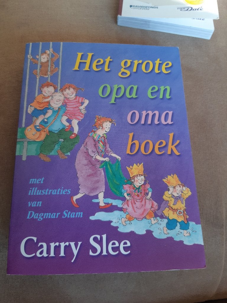 Carry Slee - Het grote opa en oma boek, Boeken, Ophalen of Verzenden, Zo goed als nieuw, Fictie algemeen