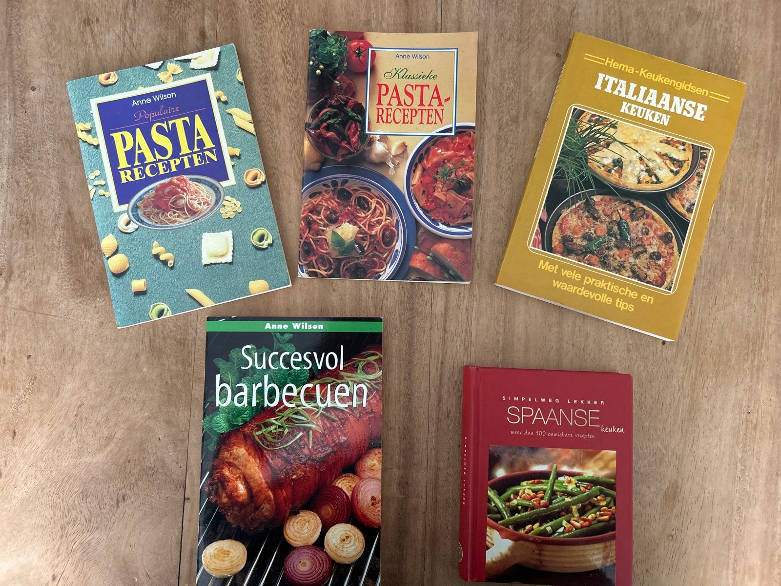 Kookboeken: Italiaanse pasta, Spaanse keuken & BBQ, Ophalen of Verzenden, Gelezen, Italië, Hoofdgerechten