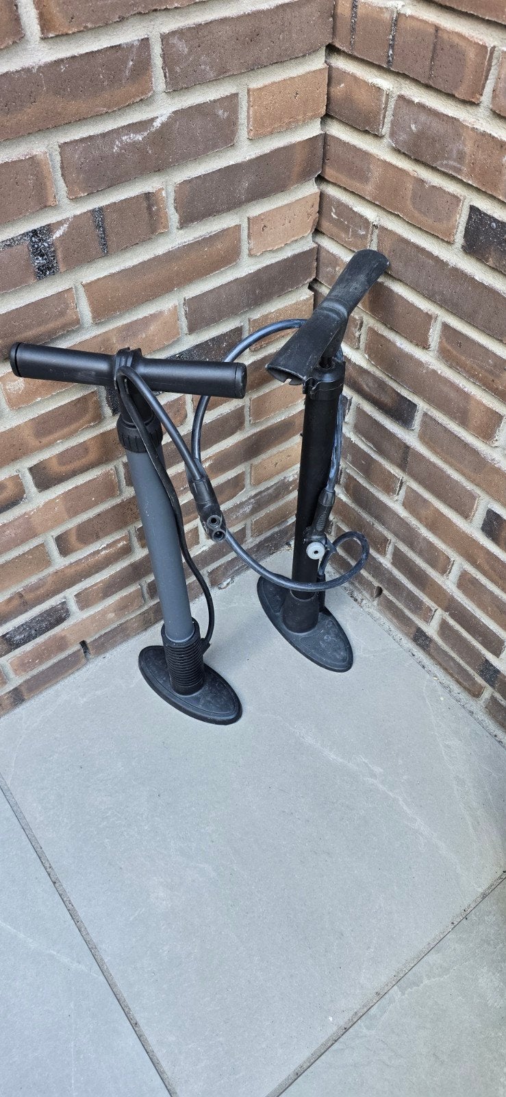 2 fietspompen 1 euro per stuk, Ophalen