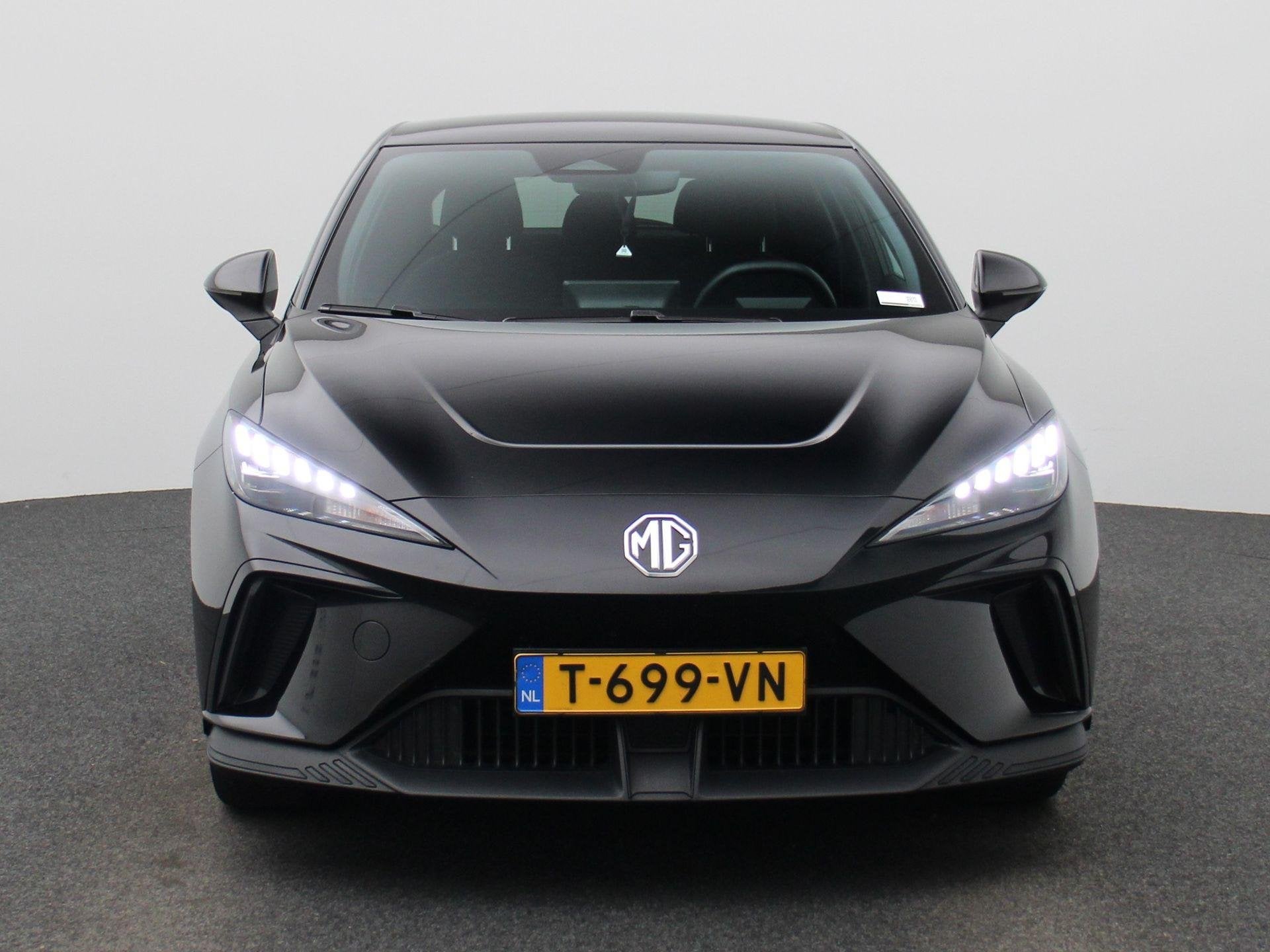 MG MG4 Electric Comfort 64 kWh Mg Mg4 electric, Auto's, Automaat, 12 maanden, Gebruikt, Zwart