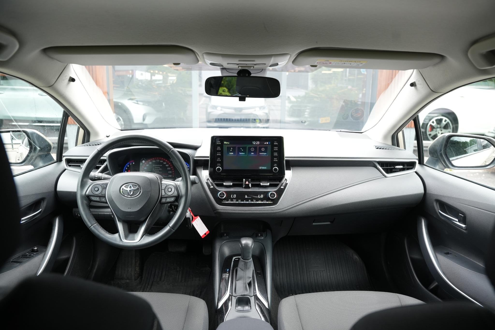 Toyota Corolla 1.5 Cruise Clima LED Automaat!, Auto's, Toyota, Gebruikt, 4 cilinders, Corolla, 23 km/l