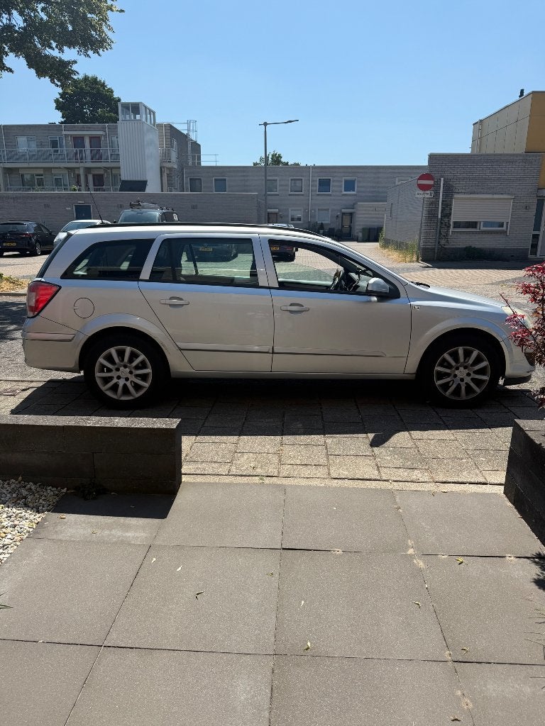 Opel Astra 1.6 16V 85KW St.wgn. 2008 Grijs, Voorwielaandrijving, 657 kg, Zwart, 4 cilinders