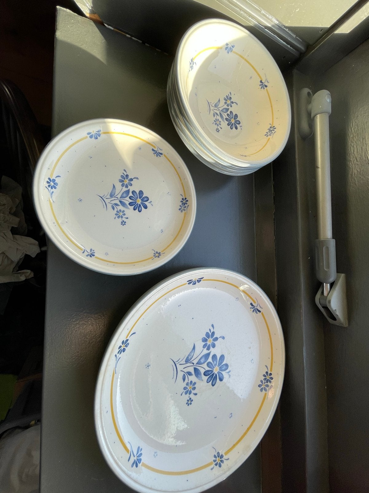 Bilton Engeland servies met gele bloemen - 9-delig, Antiek en Kunst, Ophalen of Verzenden