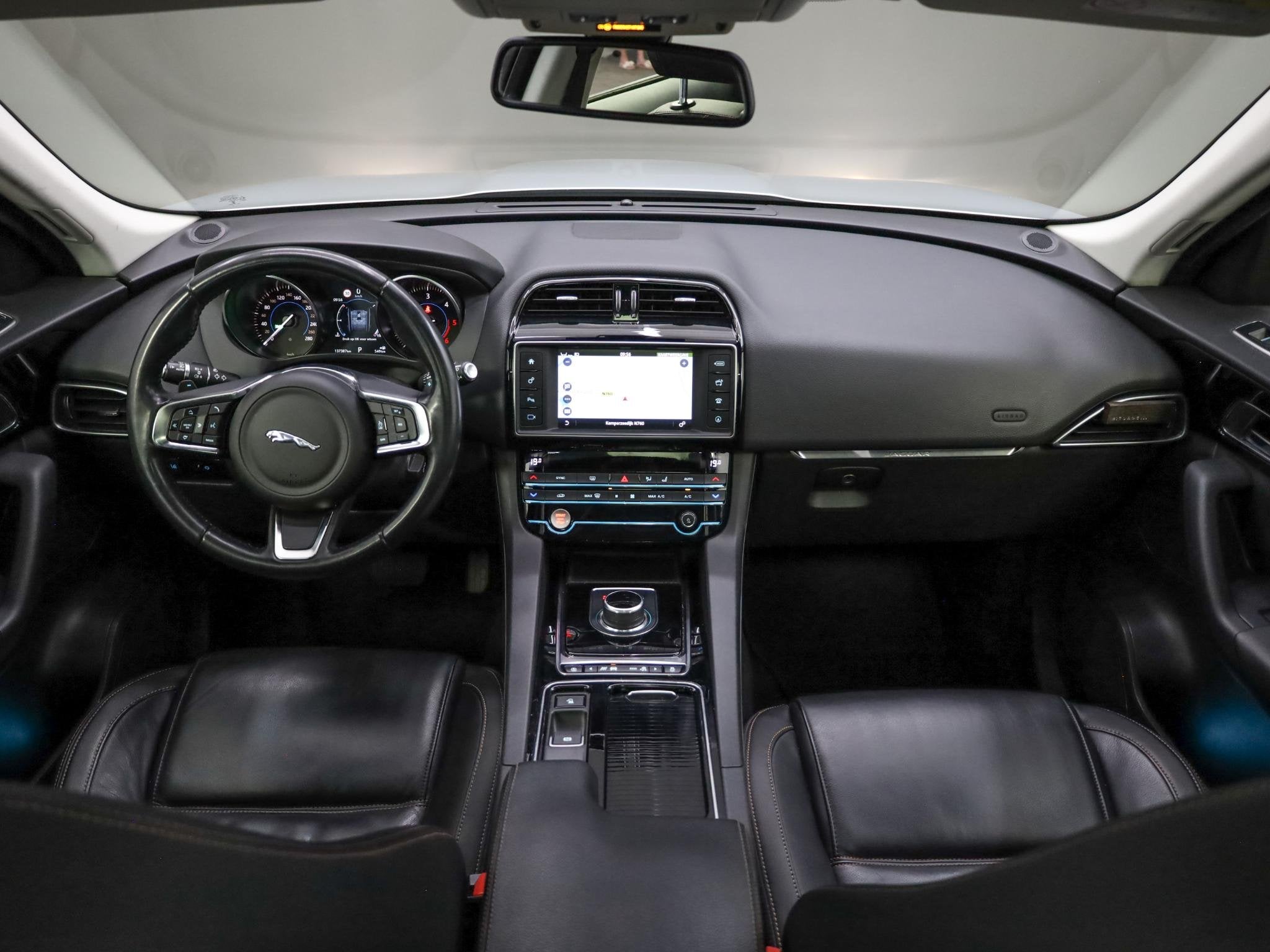 Jaguar F-PACE 2.0 Portfolio AWD 20d | Lederen bekleding, Auto's, Jaguar, Automaat, Stof, Euro 6, 4 cilinders
