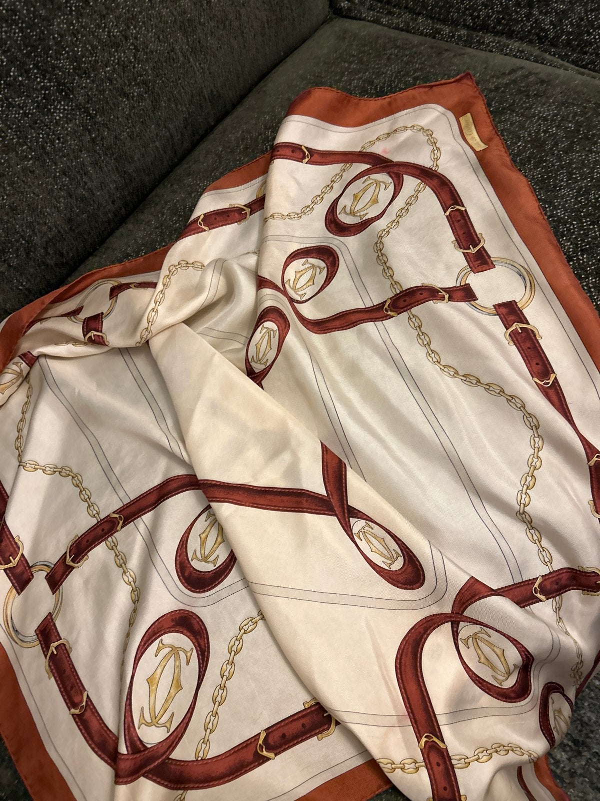 Cartier Sjaal met Ketting- en Gespdesign, Kleding | Dames, Mutsen, Sjaals en Handschoenen, Ophalen of Verzenden, Gedragen, Maat 38/40 (M)