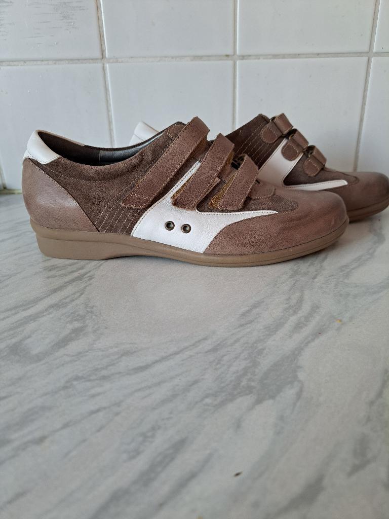 Zgan Durea sneakers maat 38,5, Kleding | Dames, Schoenen, Durea, Bruin, Ophalen of Verzenden, Sneakers of Gympen