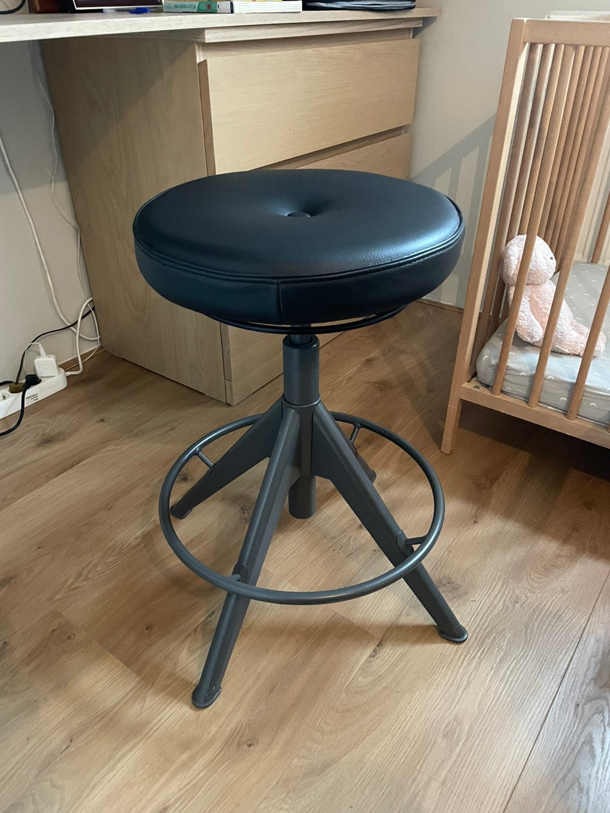 IKEA Trollberget kruk, Huis en Inrichting, Ophalen, In hoogte verstelbaar, Zo goed als nieuw, Staal