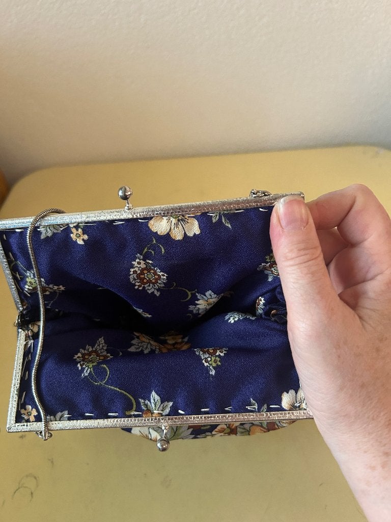 Vintage Beugeltasje Blauw met Bloemenprint | Kiss-Lock, Ophalen of Verzenden, Zo goed als nieuw, Blauw, Handtas