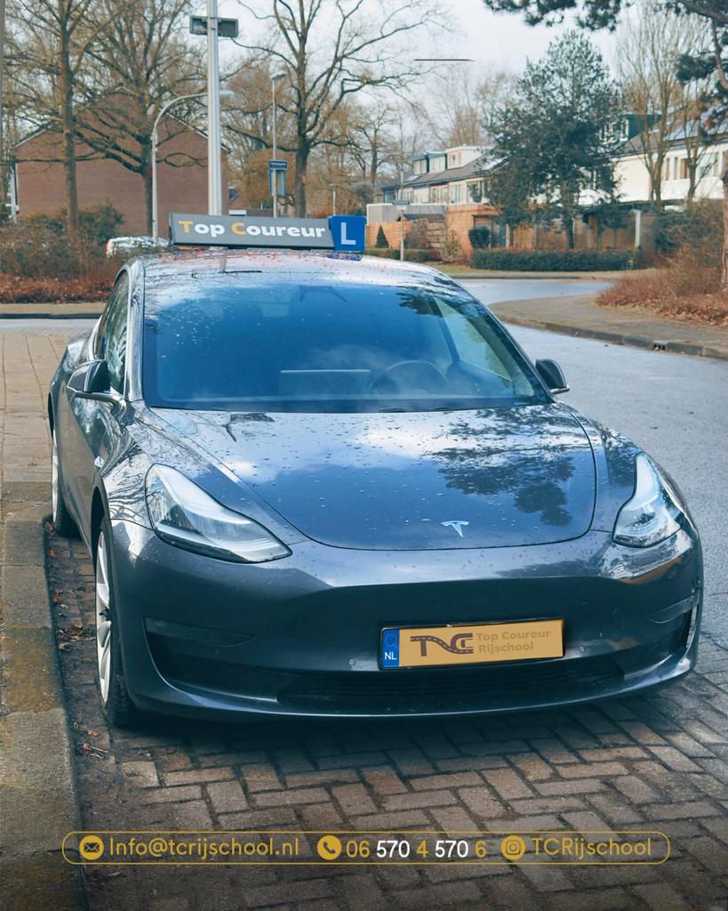 Rijles in Deventer – Snel Starten – Betrouwbare Rijschool, Auto