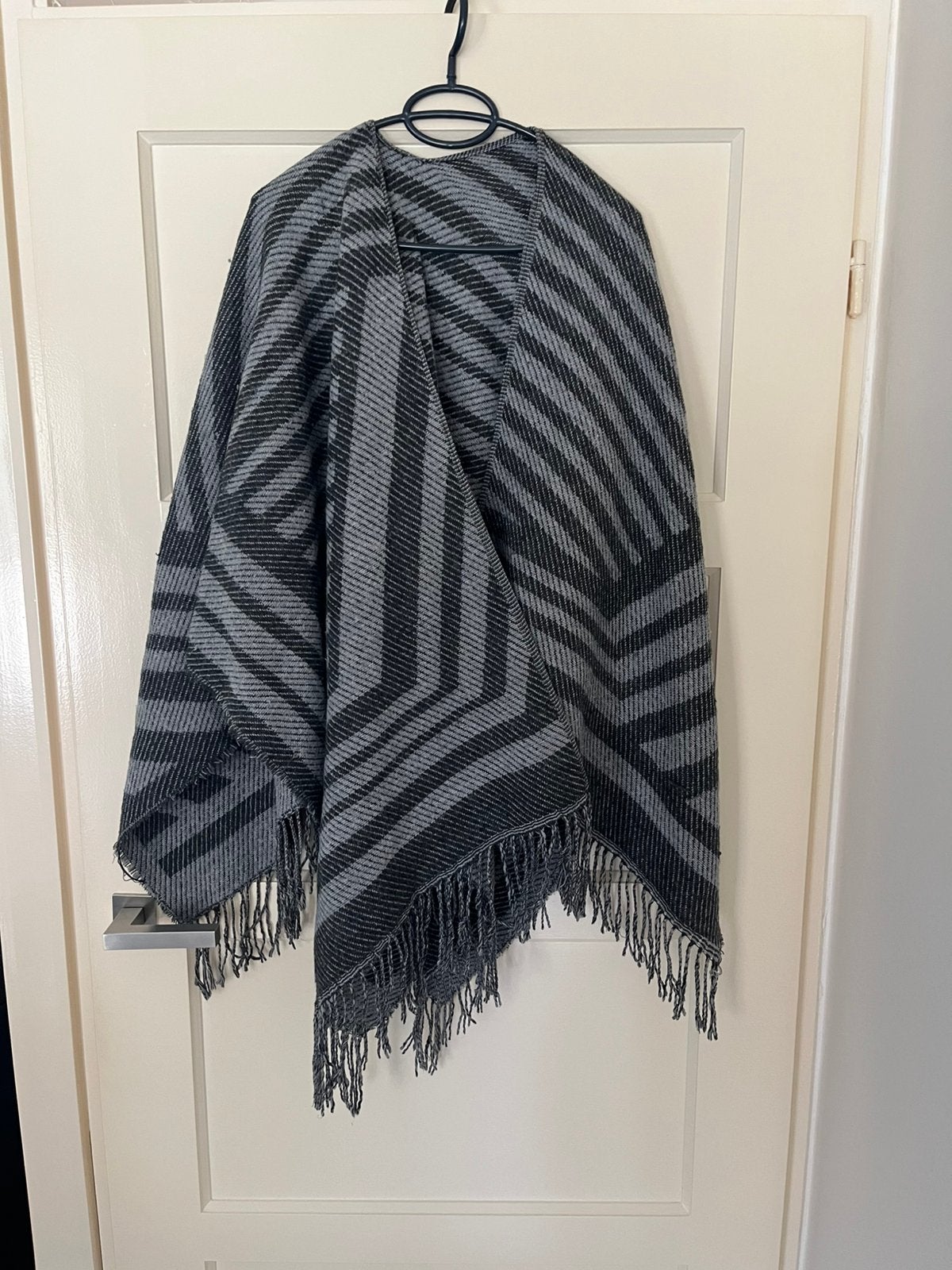 Omslagdoek of stola, Ophalen of Verzenden, Zo goed als nieuw, Maat 46/48 (XL) of groter, Sjaal