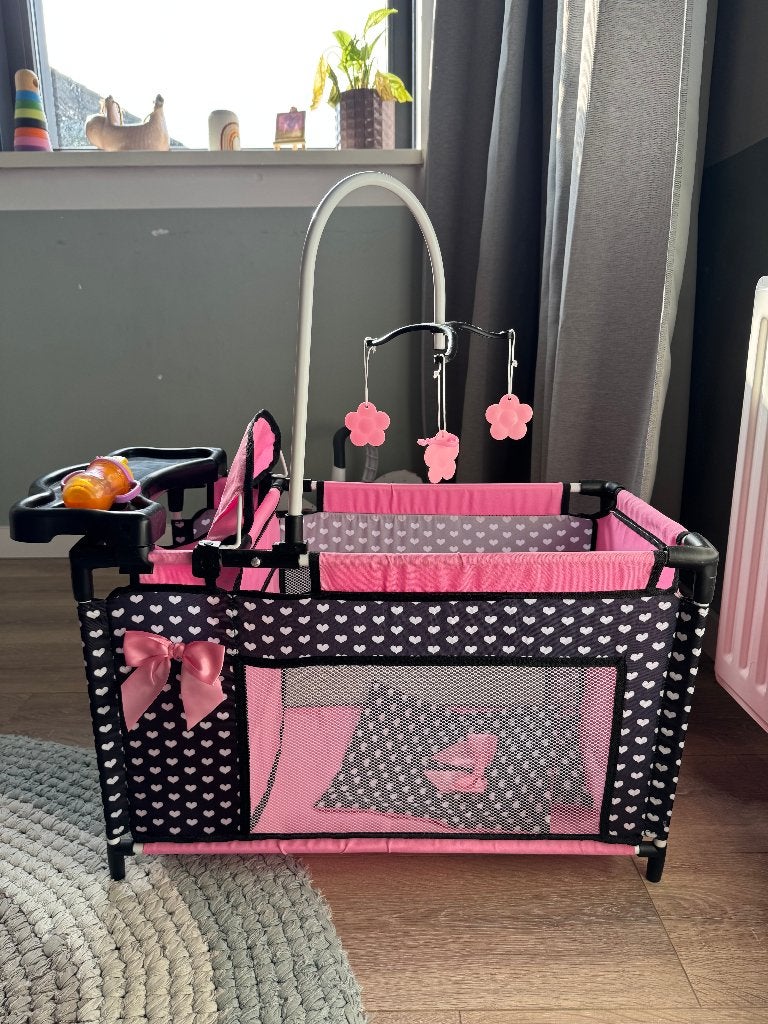 Roze poppenbedje met accessoires - Zo goed als nieuw, Ophalen, Zo goed als nieuw, Overige typen