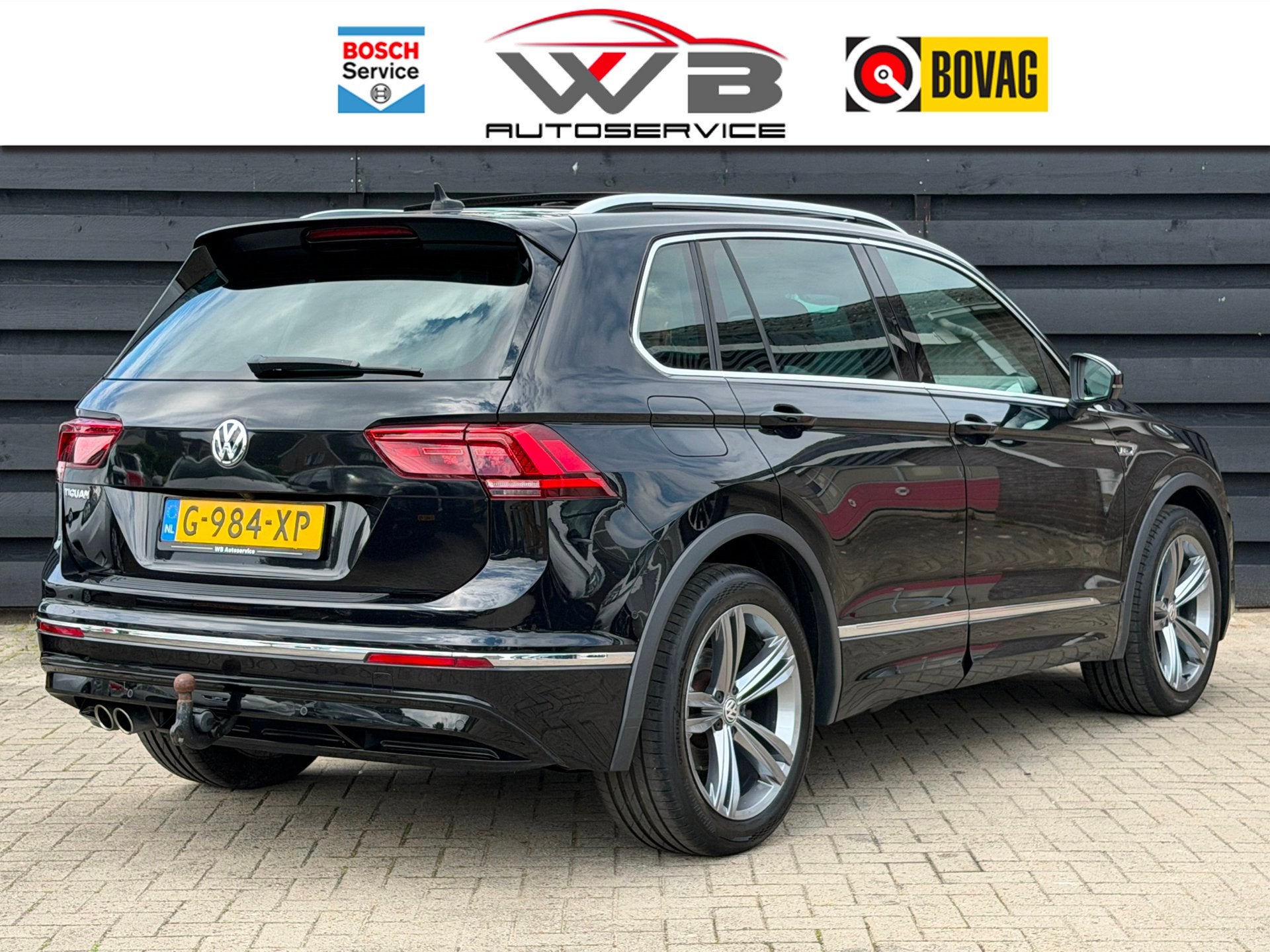 Volkswagen Tiguan 1.5 TSI R Line I ACC I PANO I Trekhaak I A, 4 cilinders, Alcantara, Zwart, Origineel Nederlands