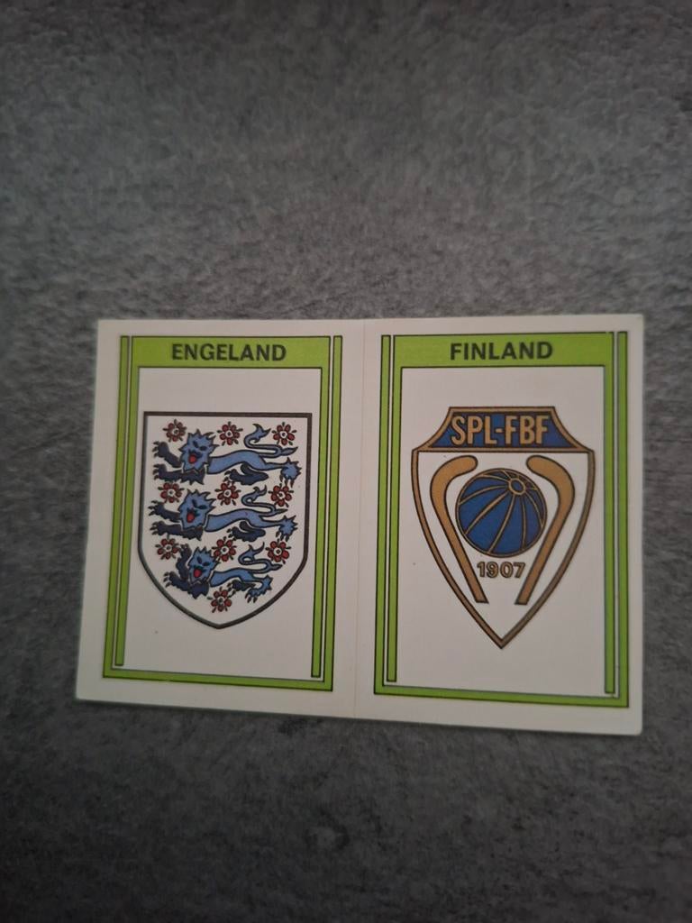 Panini sticker Voetbal 78. Emblemen Engeland/Finland., Verzenden, Zo goed als nieuw, Sticker