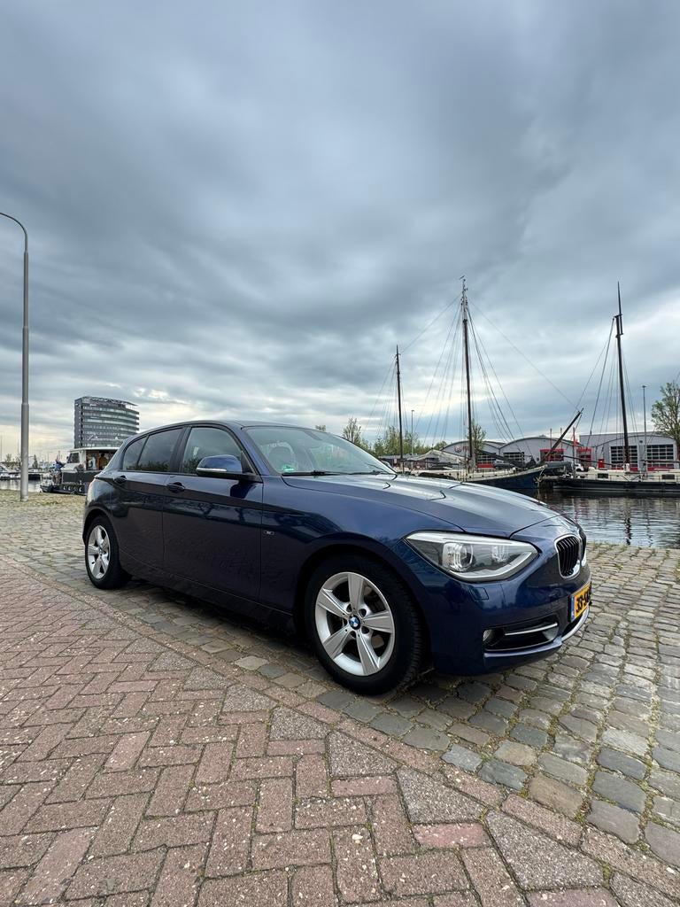 BMW 1-Serie 116I 100KW 5DR 2011 Blauw, Auto's, BMW, 1-Serie, Euro 5, 4 cilinders, Blauw