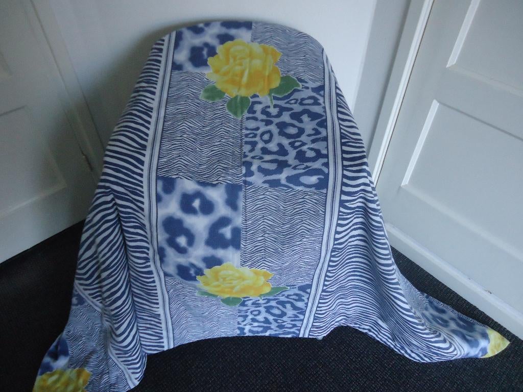1 lap retro stof, DIY sprei tweekantig blauw met gele rozen, Blauw, 120 cm of meer, Nieuw, Ophalen of Verzenden