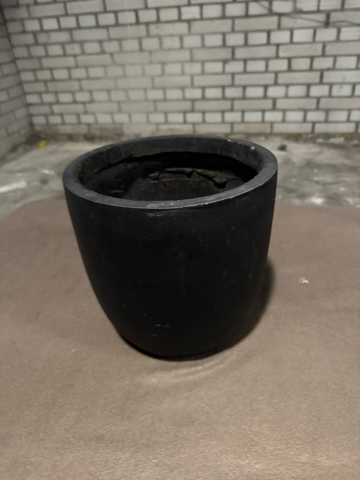 Zwarte bloempot van steen - Gebruikt, Steen, Gebruikt, Rond, Binnen