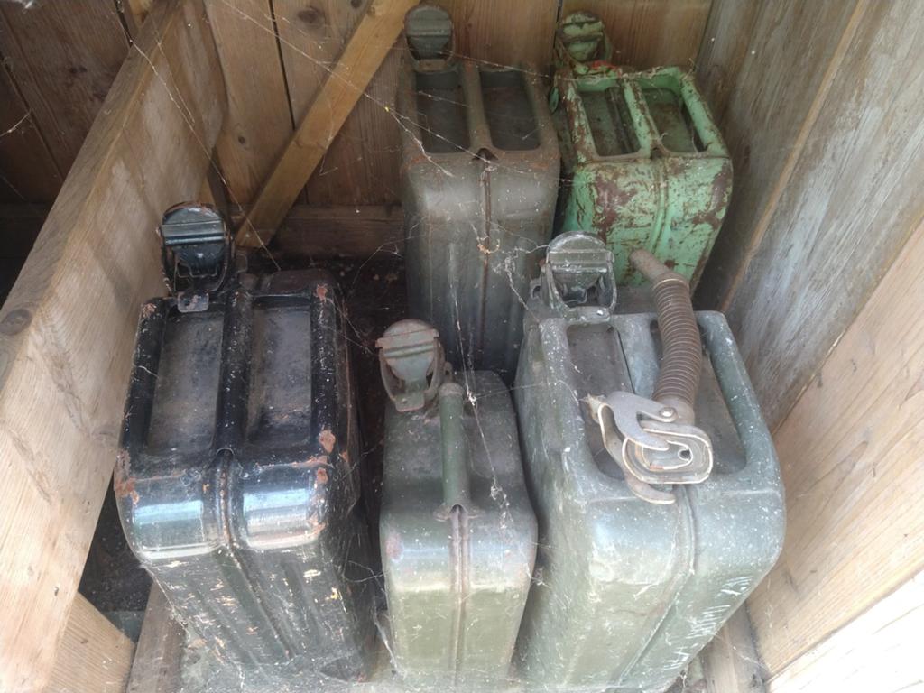 5x jerrycan 1x schenktuit, Ophalen, Gebruikt