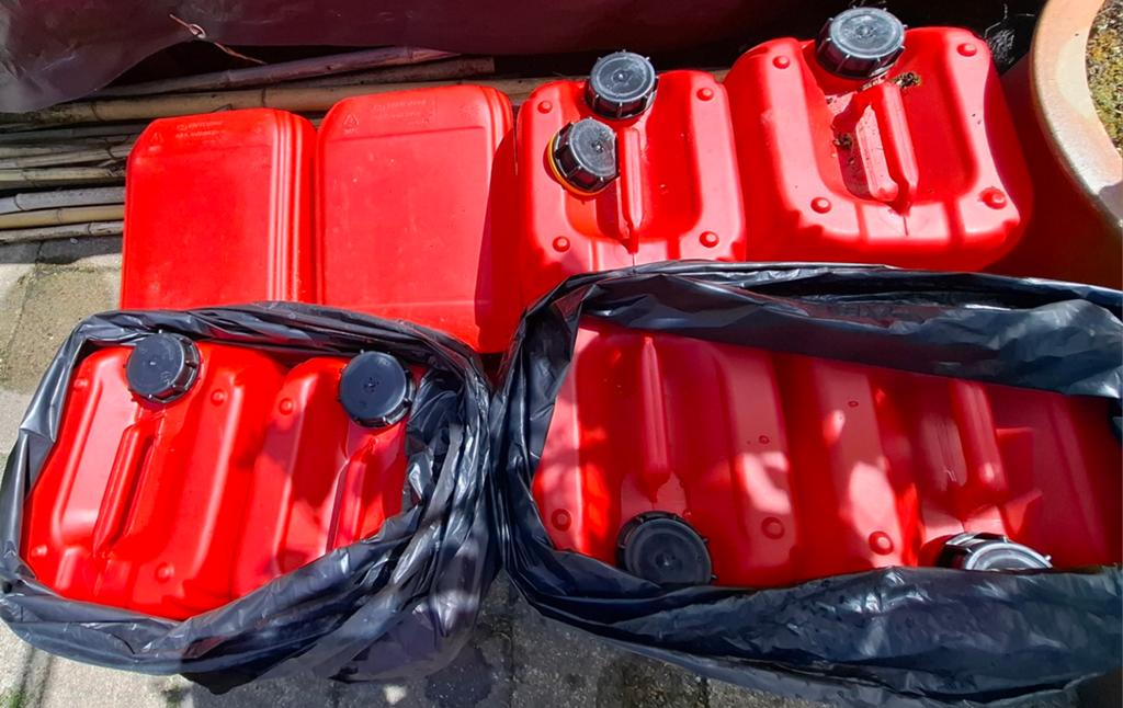 Jerrycan 10 liter (brandstof), Ophalen, Gebruikt