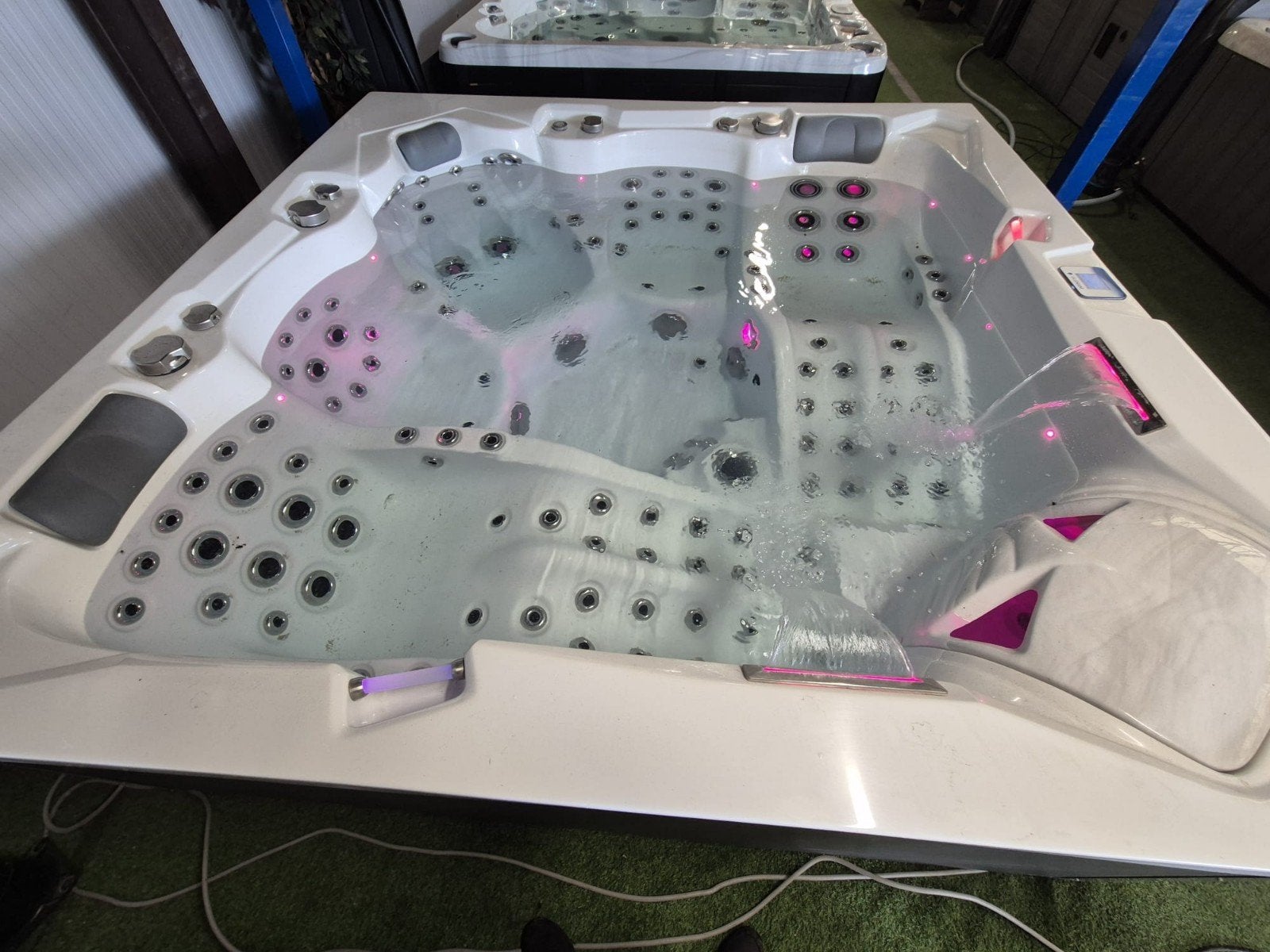 INFINITAS SPA 2 LIGPLAATSEN ‼️NU €6000,-‼️ 5 PERSOONS, Ophalen of Verzenden