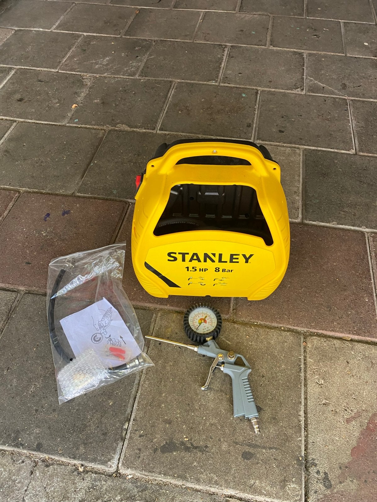 Stanley Compressor 1.5 PK 8 Bar - Zo goed als nieuw, Doe-het-zelf en Verbouw, Ophalen, 6 tot 10 bar, Zo goed als nieuw, Minder dan 200 liter/min