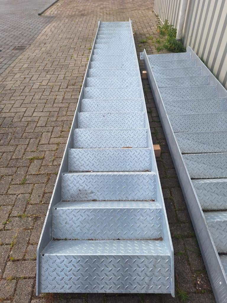 Metalen trap, gegalvaniseerd, Doe-het-zelf en Verbouw, Ladders en Trappen, Ophalen of Verzenden, 2 tot 4 meter
