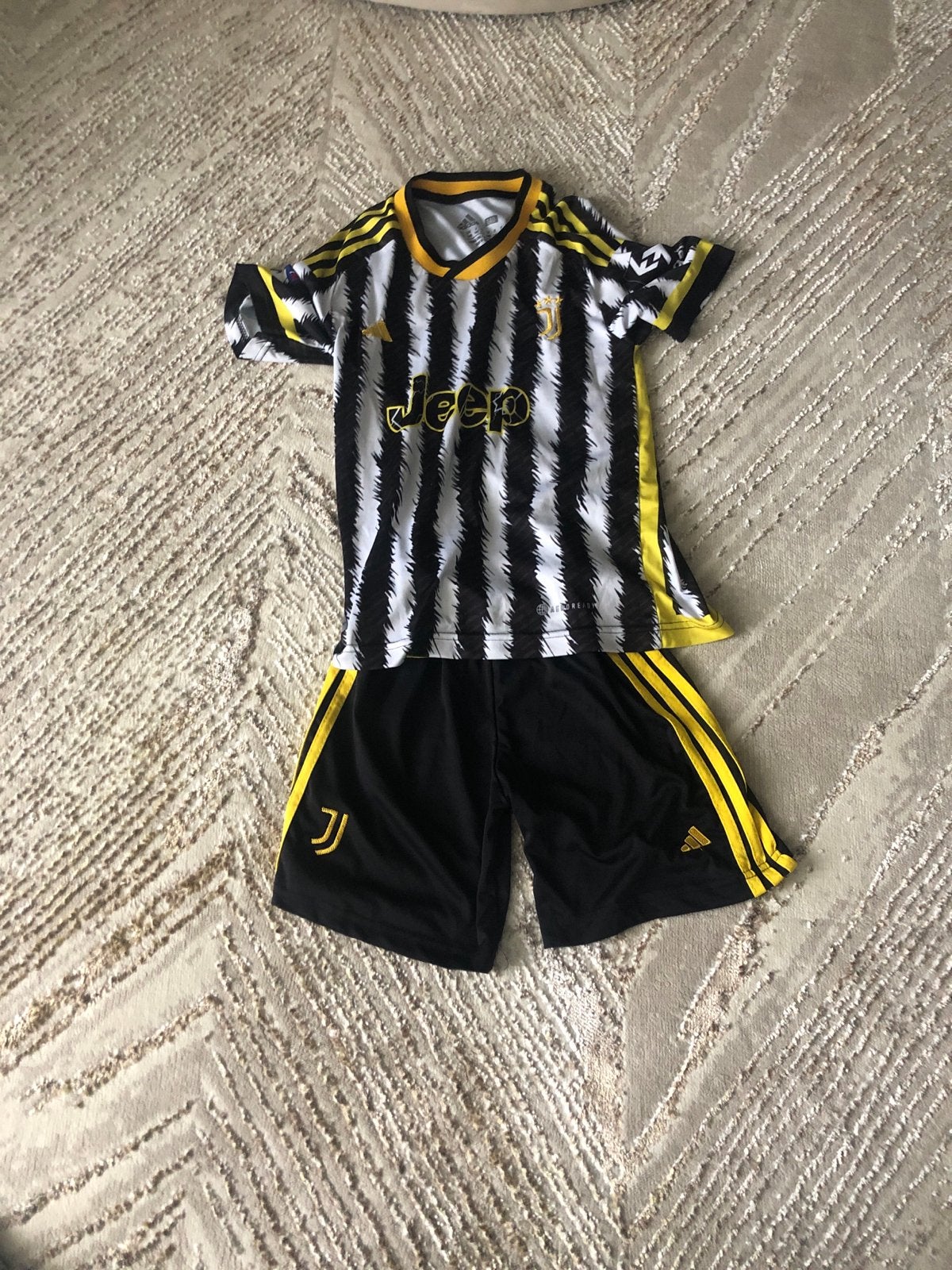 Juventus Voetbaltenue voor Kinderen - Zwart/Wit/Geel, Ophalen of Verzenden, Zo goed als nieuw, Jongen of Meisje