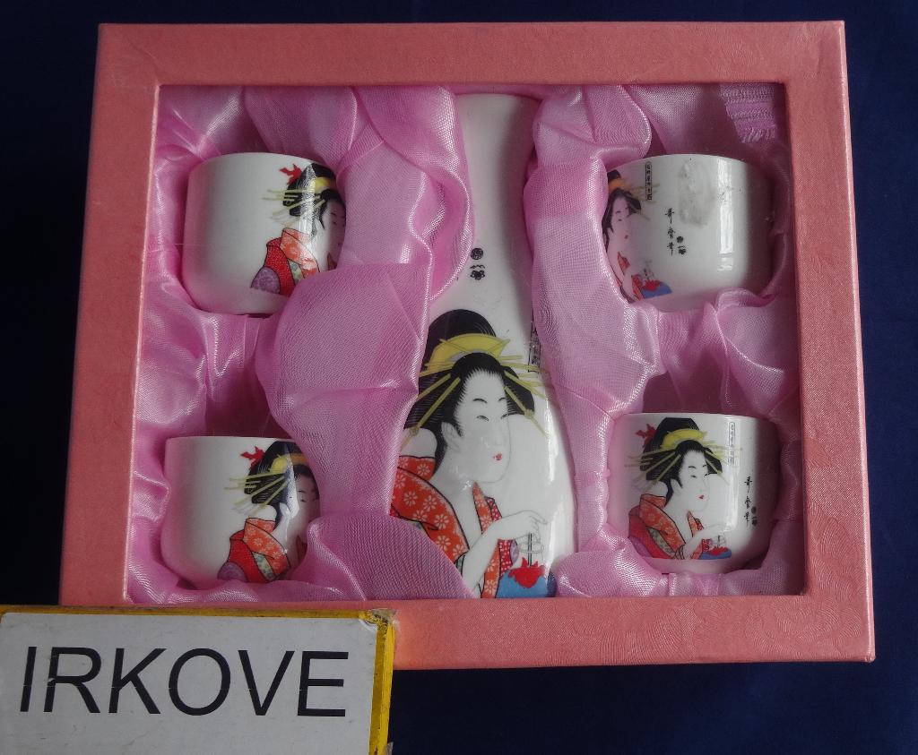 JAPANS SAKE SET * In Doos * 2 SETS *, Verzenden, Nieuw, Borrel- of Shotglas