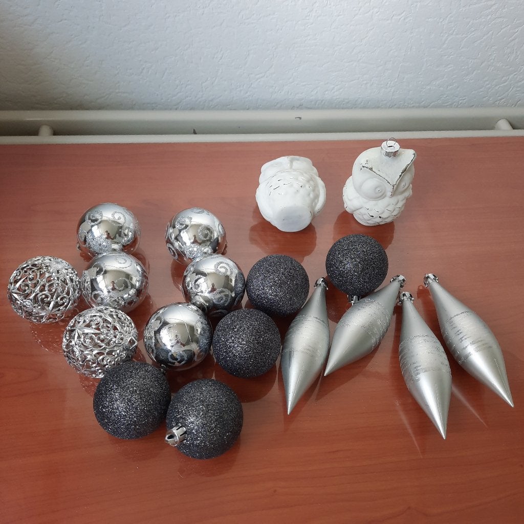 16 plastic kerstballen zilver, Ophalen of Verzenden, Gebruikt