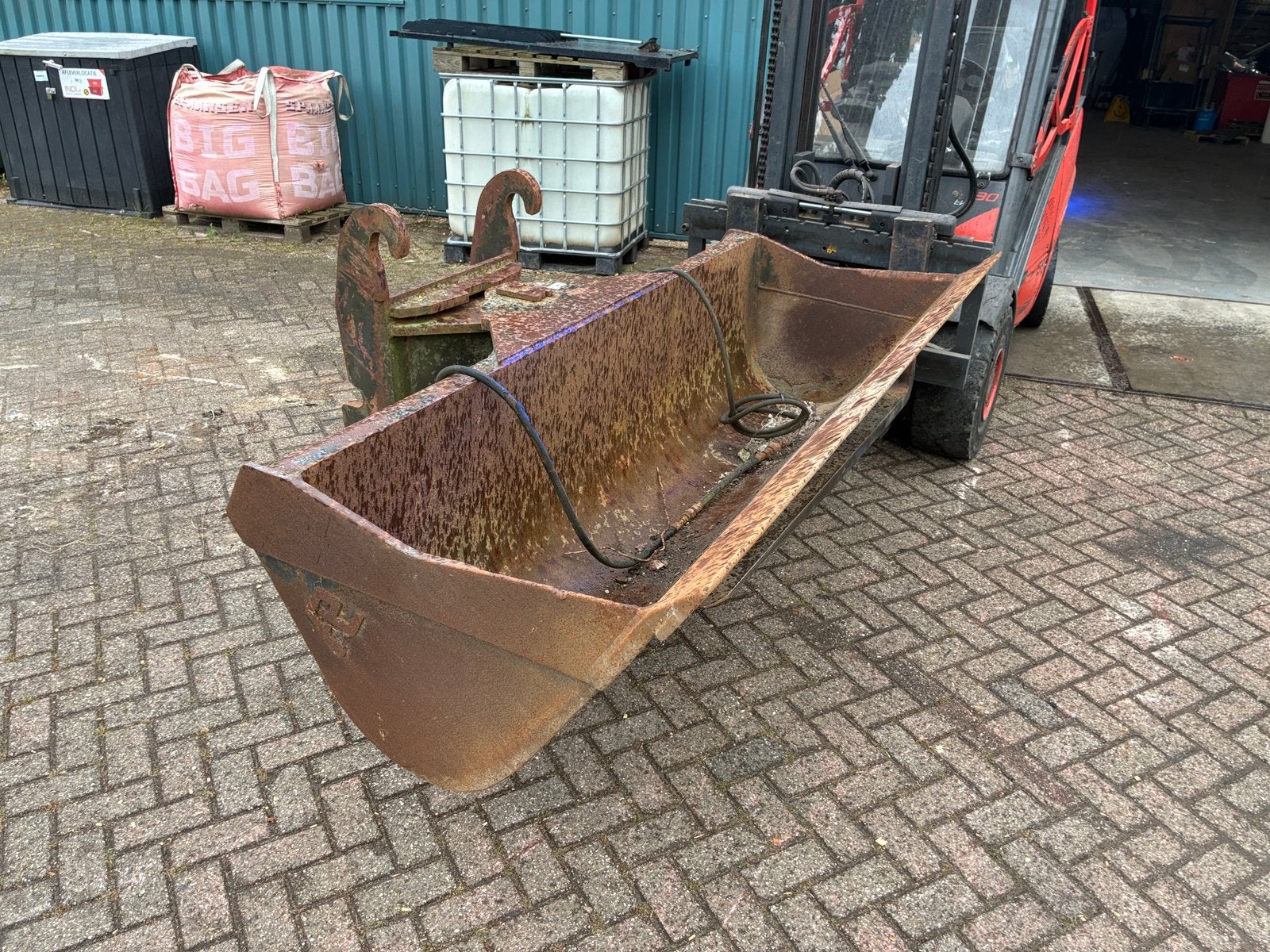 Slotenbak met kantelstuk, Ophalen