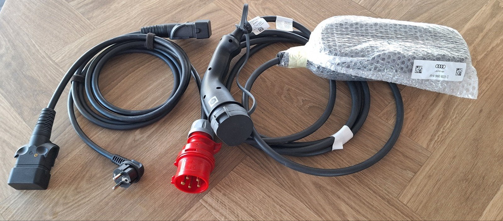 Originele Audi e-tron Mobiele Lader Set (11 kW) – 230V/400V, Auto diversen, Laadpalen, Ophalen of Verzenden, Nieuw, Laadkabel