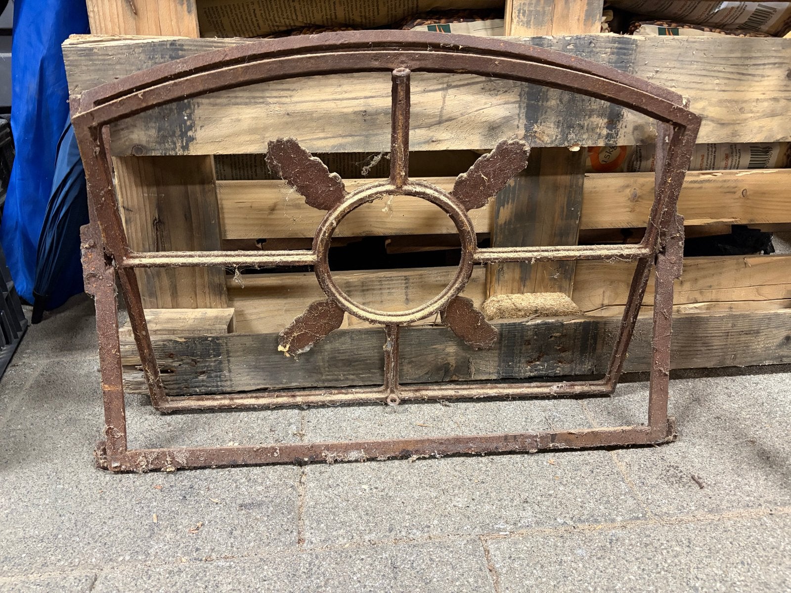 Decoratief smeedijzeren raamkozijn, Ophalen, Gebruikt, Minder dan 80 cm, 80 tot 120 cm
