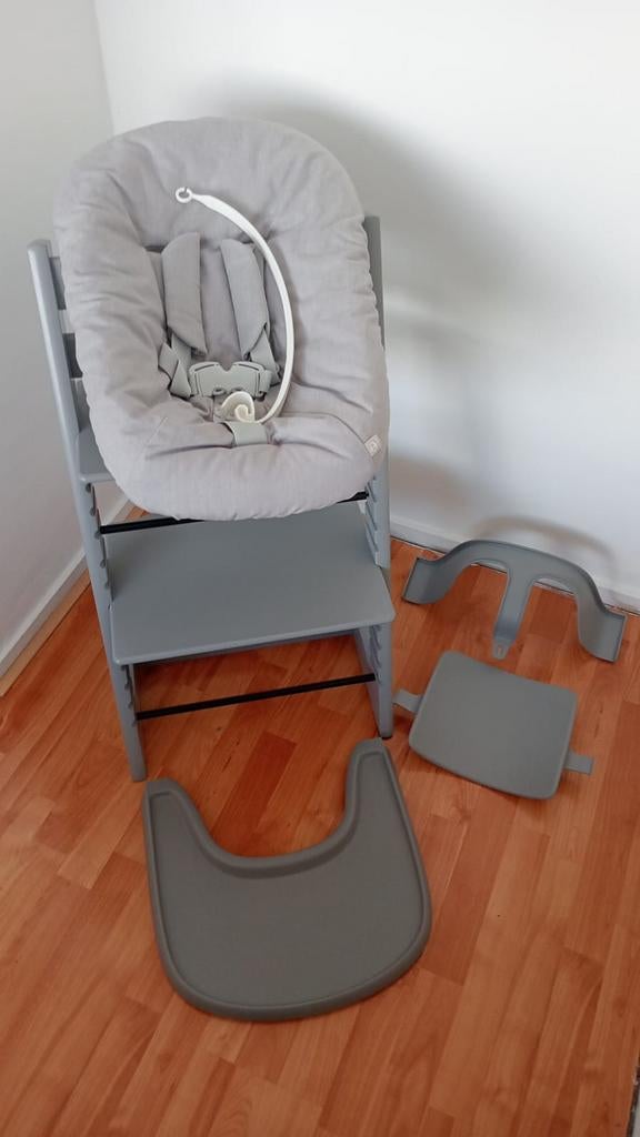 COMPLETE Stokke Tripp Trapp Kinderstoel Grijs Storm Grey, Kinderen en Baby's, Kinderstoelen, Ophalen, Zo goed als nieuw, Meegroeistoel