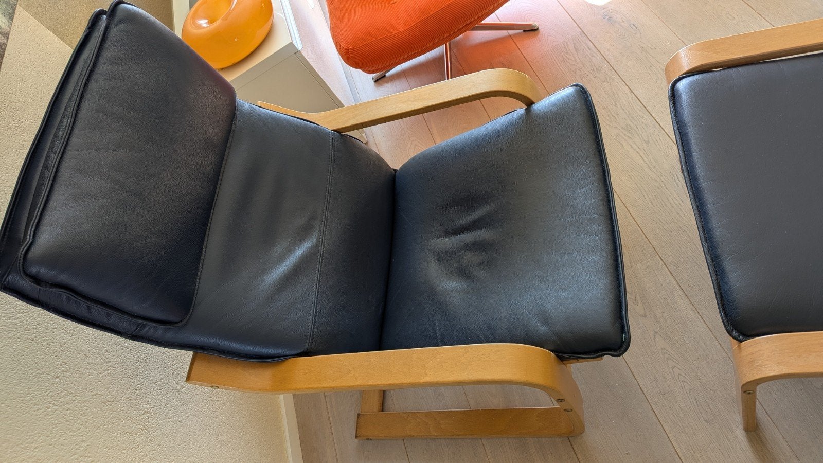 Ikea Poäng Fauteuil met voetenbank - Zwart leer, Ophalen, Gebruikt, Modern, Scandinavisch, 75 tot 100 cm