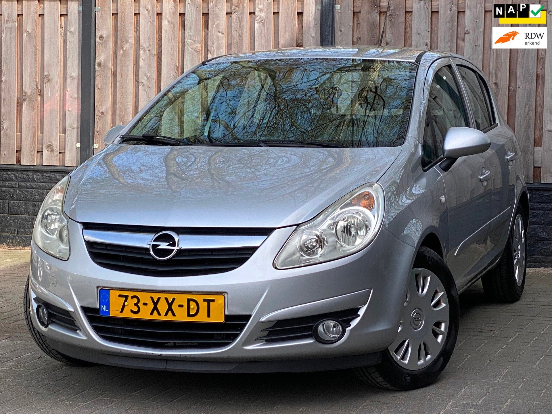 Opel Corsa 1.4-16V Enjoy NL Auto - Airco - 1e Eigenaar, Voorwielaandrijving, 1063 kg, Gebruikt, 4 cilinders