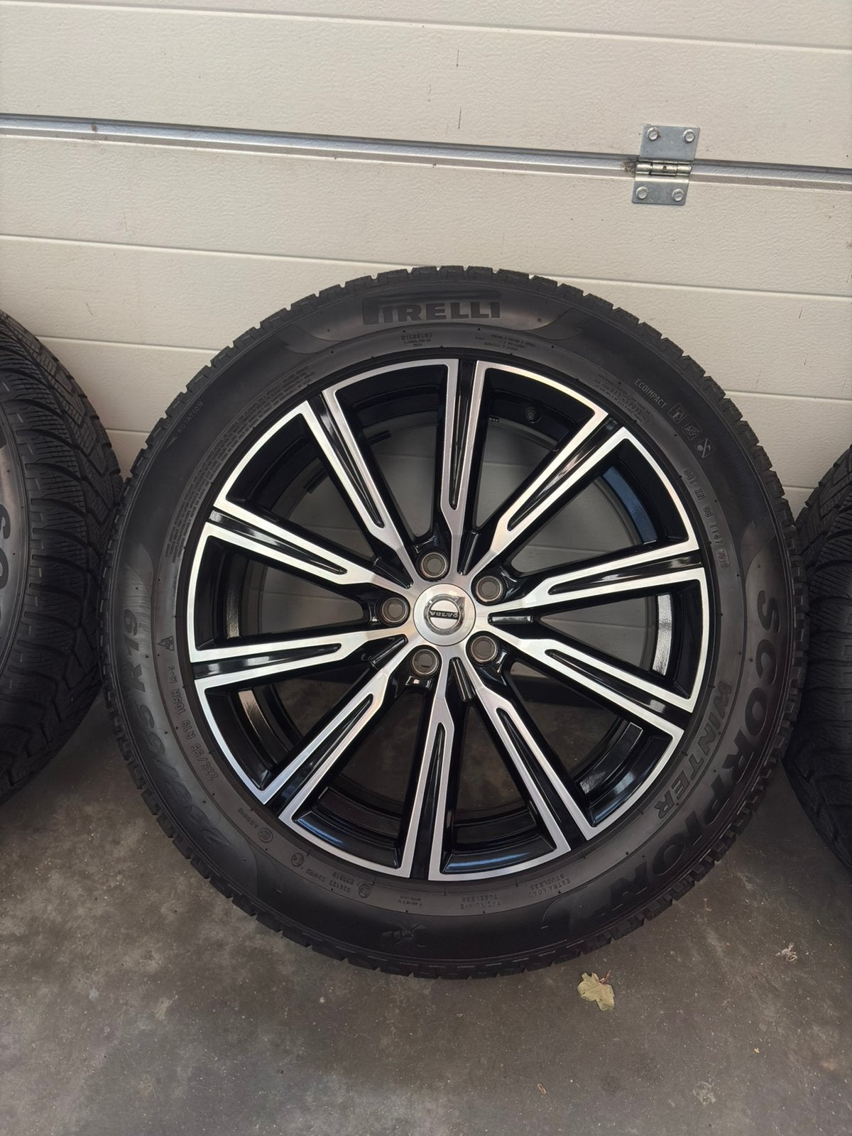 Volvo XC60 19 inch Inscription winter Pirelli schadevrij, Auto-onderdelen, Banden en Velgen, 19 inch, Gebruikt, Banden en Velgen