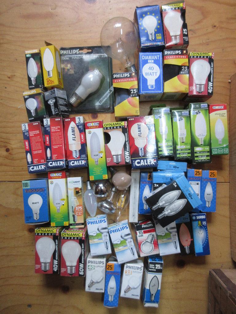 Partij lampen gloeilampen spaarlampen, Ophalen of Verzenden, Gebruikt, E27 (groot), Overige typen