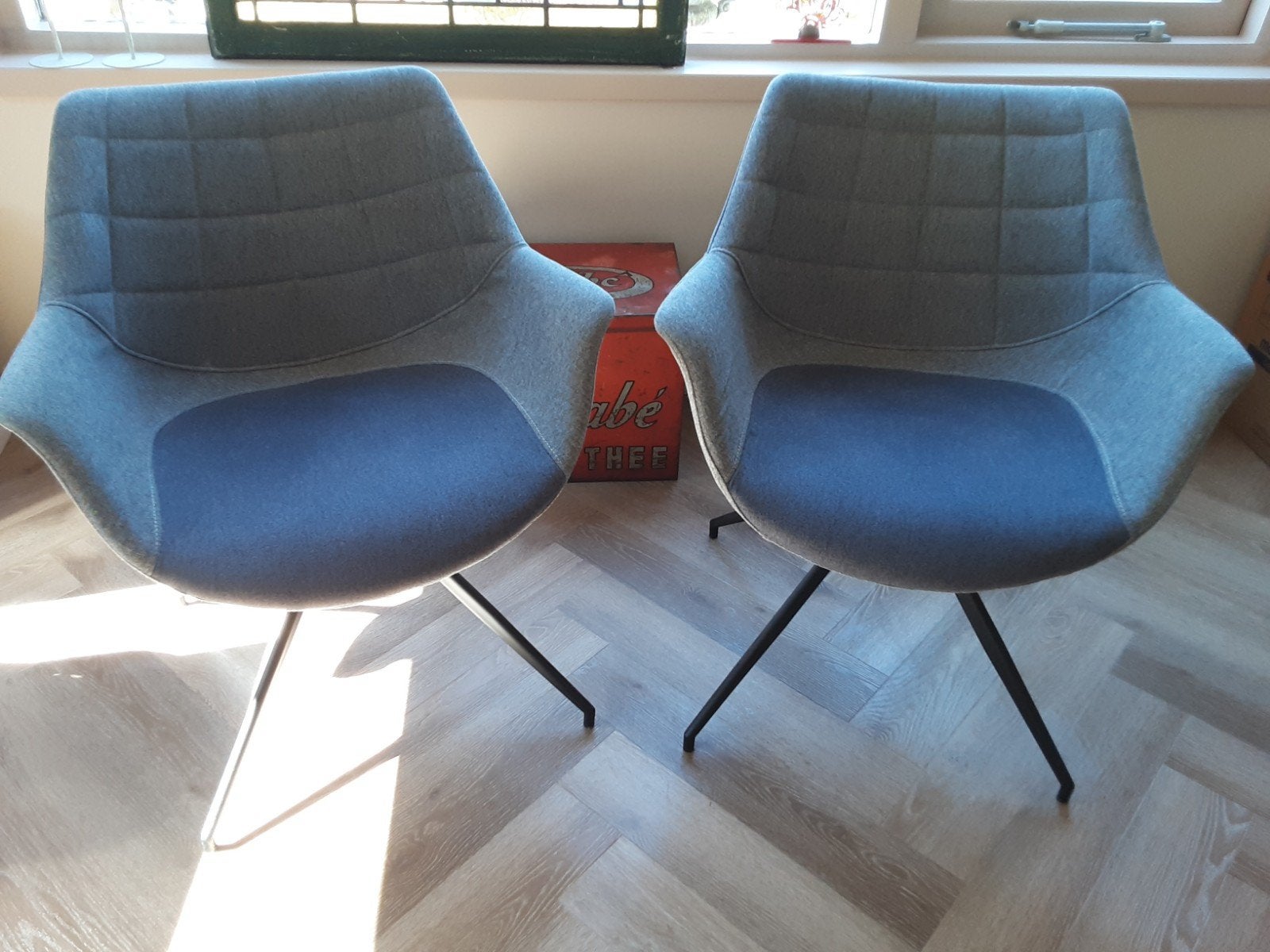 fauteuils merk Zuiver, Ophalen, Twee, Modern / strak, Zo goed als nieuw
