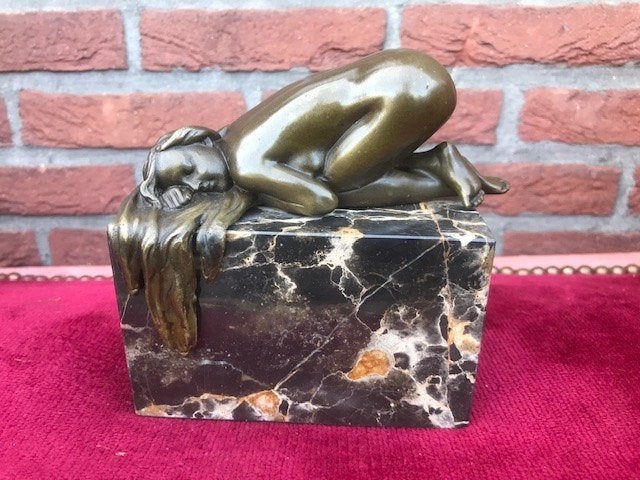 bronzen beeld, liggend naakt, Ophalen of Verzenden, Brons