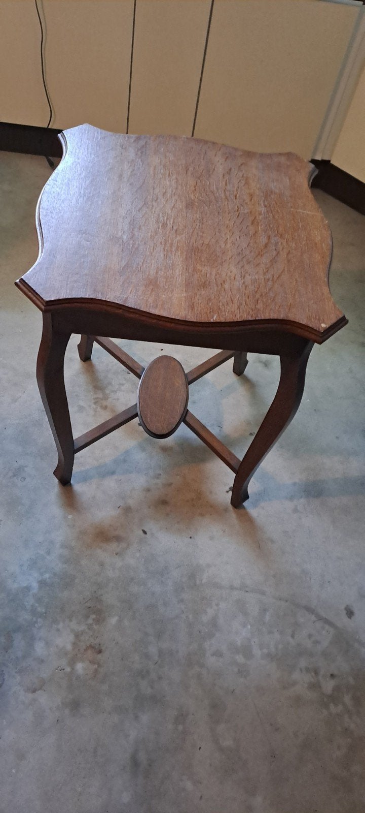 Leuk massief houten antiek bijzet (of salon) tafeltje, Antiek en Kunst, Antiek | Meubels | Tafels, Ophalen of Verzenden