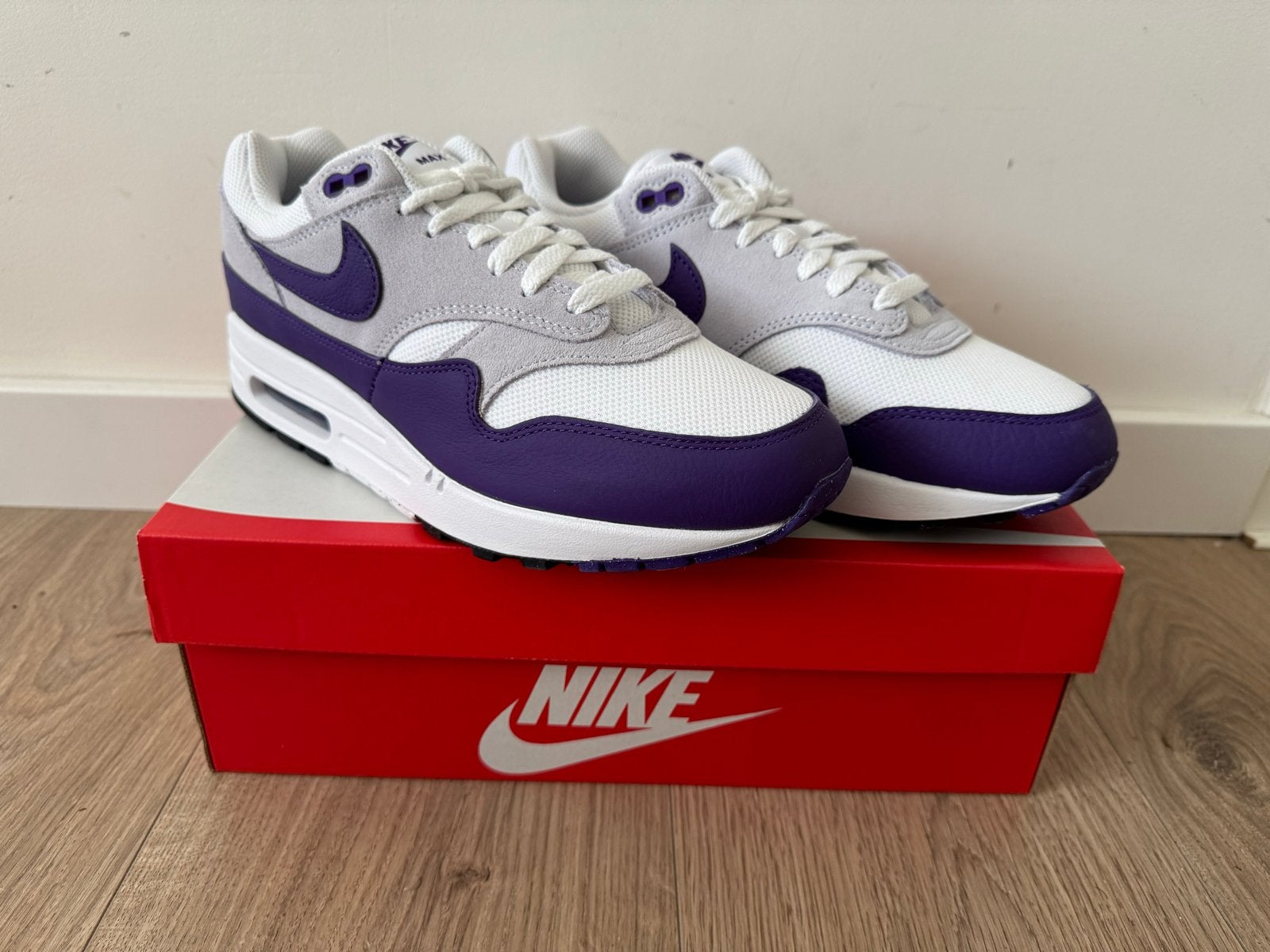 Nike Air Max 1  purple- Maat 42 - Nieuw in doos, Ophalen of Verzenden, Nieuw, Overige kleuren, Sneakers of Gympen