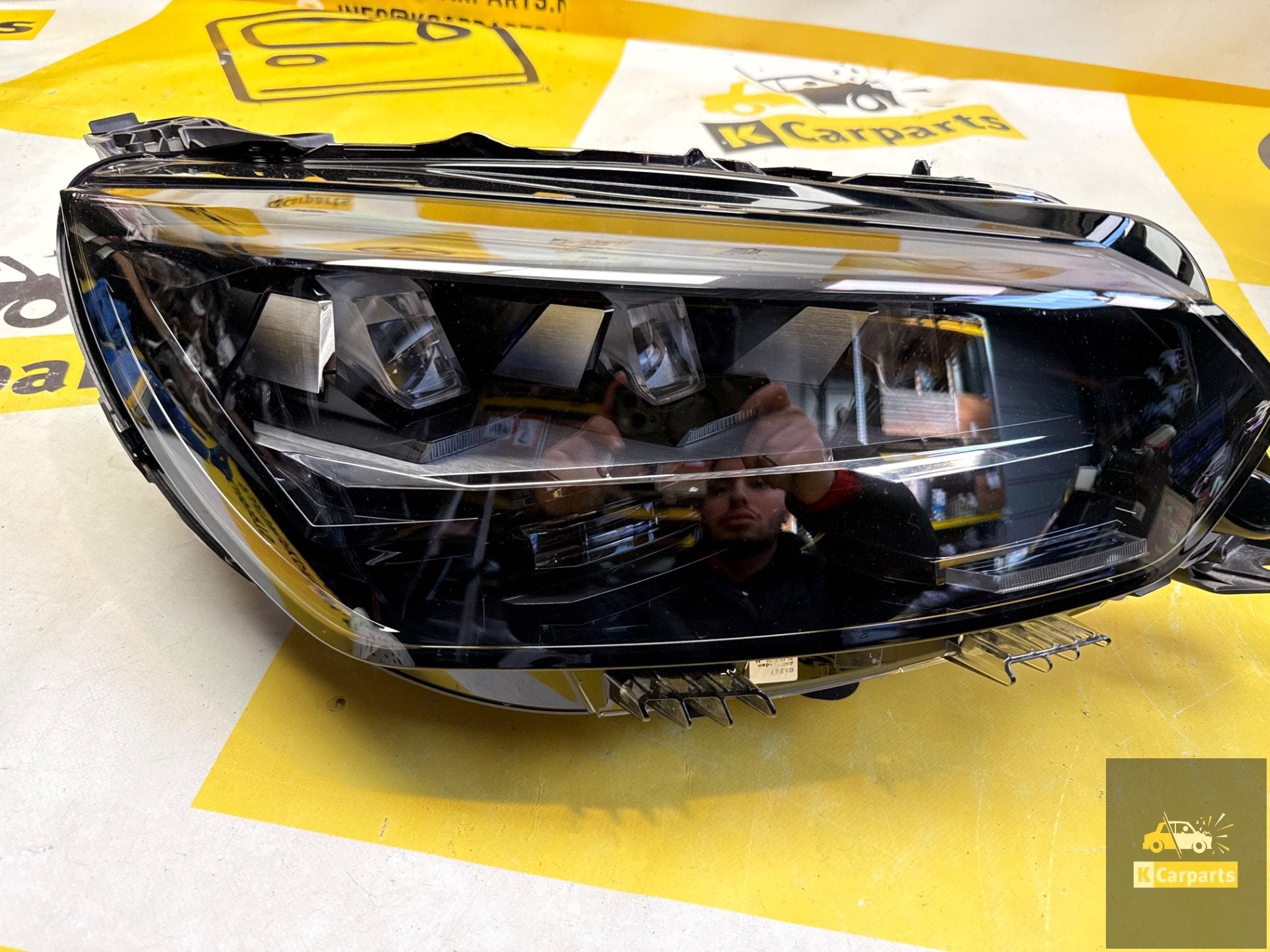 PEUGEOT KOPLAMP RECHTS 2008 208 FACELIFT FULL LED 9850597780, Taurusavenue 1
2132 LS  Hoofddorp, NL, Gebruikt, Contact.group@renault.com