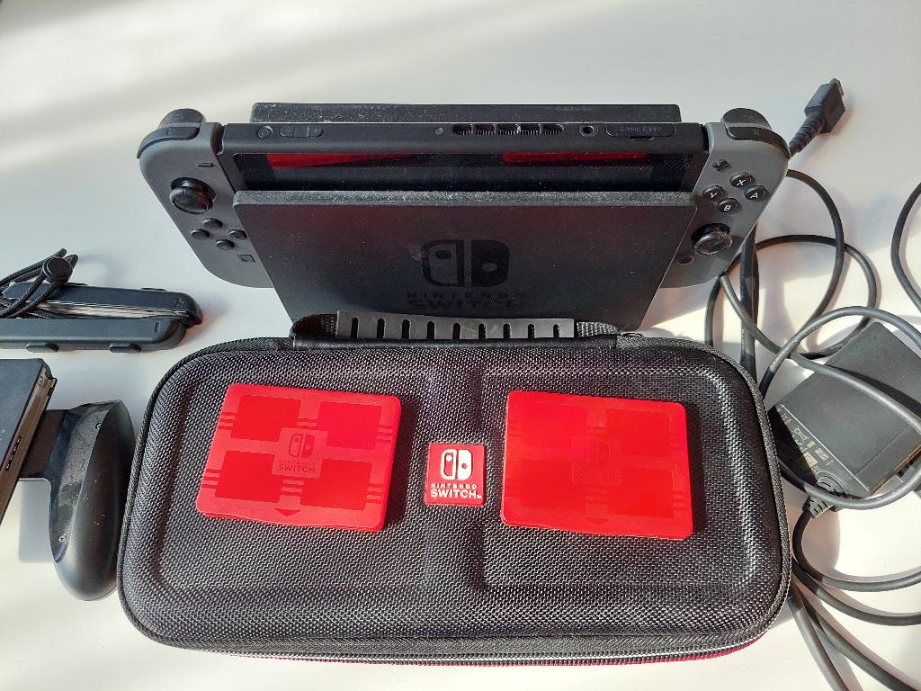 Nintendo switch (v2019) met deluxe case en 128GB SD-kaart, Spelcomputers en Games, Spelcomputers | Nintendo Switch, Ophalen, Gebruikt