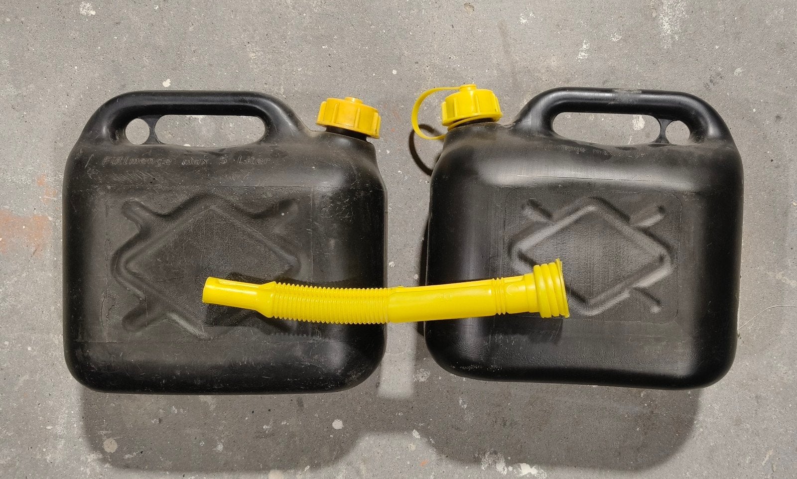 2x Jerrycan 5L met schenktuit, Ophalen of Verzenden, Gebruikt
