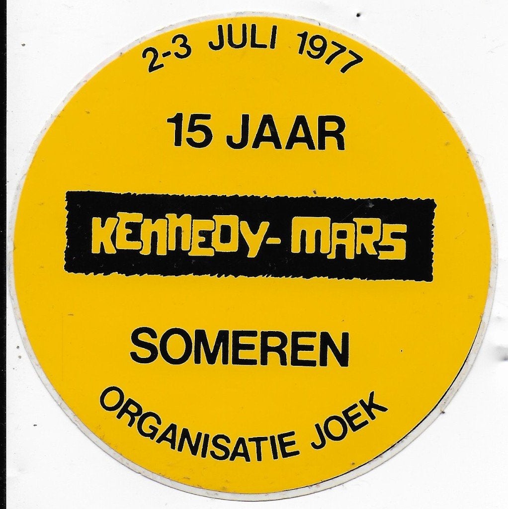 So339 sticker kennedy mars someren 1977, Ophalen of Verzenden, Zo goed als nieuw