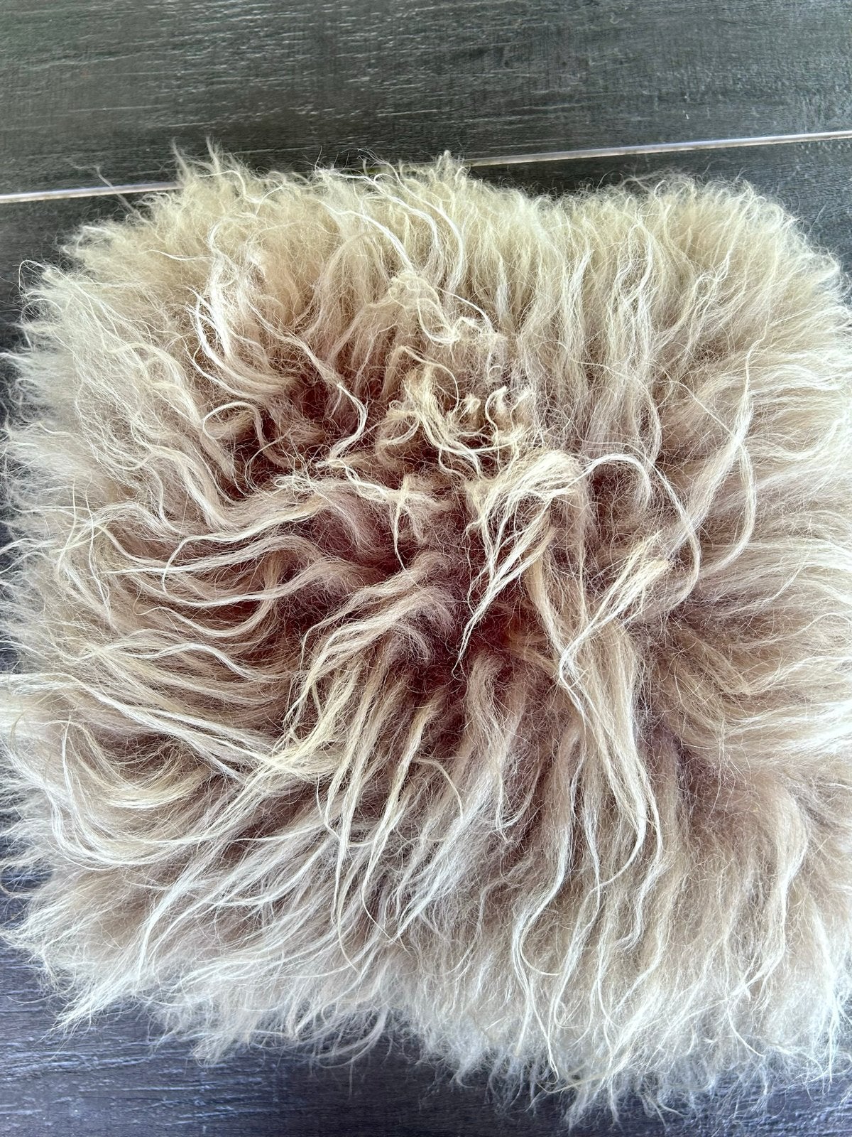 Licht harig kussen, Beige, Vierkant, Ophalen of Verzenden, Zo goed als nieuw