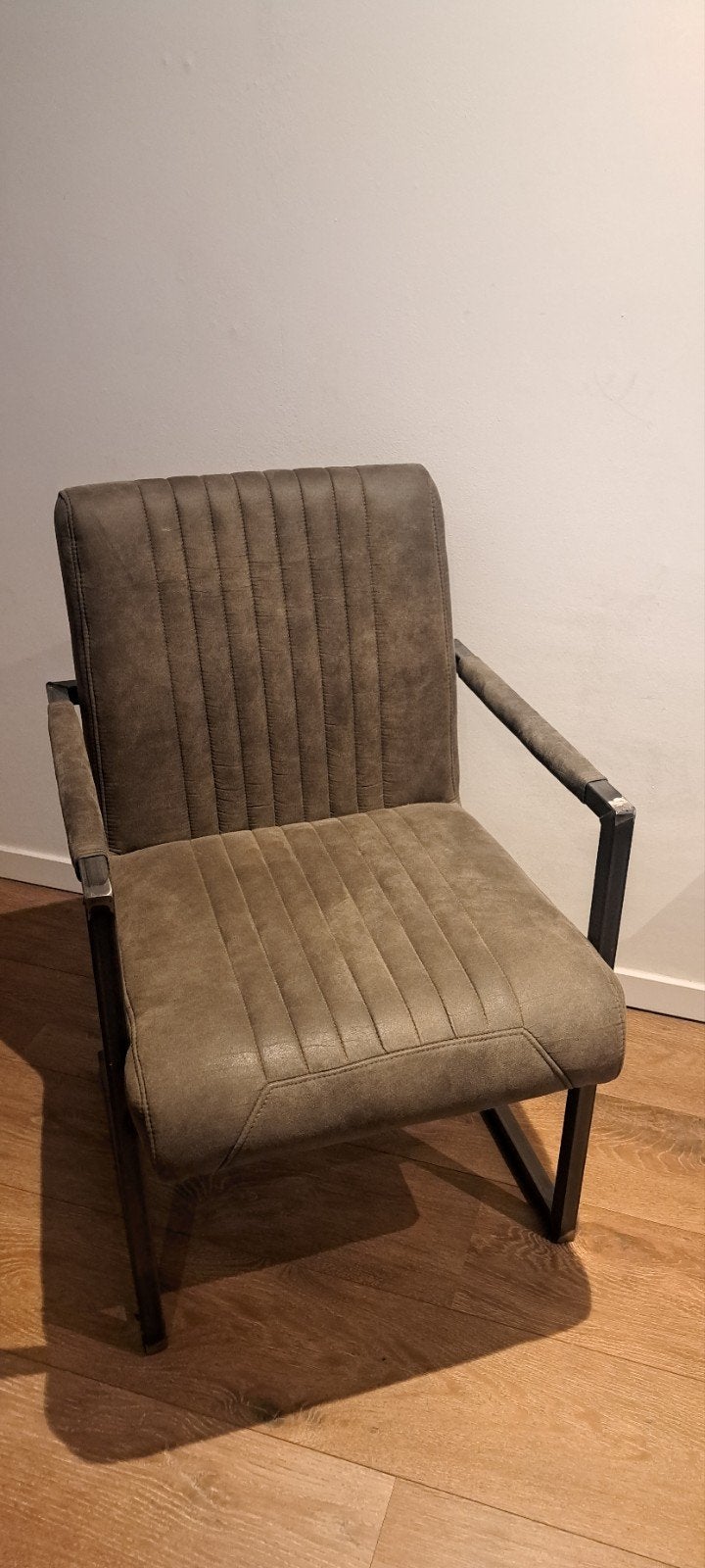 6 robuuste eetkamerstoelen, gebruikt maar goede staat, Huis en Inrichting, Stoelen, Gebruikt, Bruin, Ophalen of Verzenden, Stof