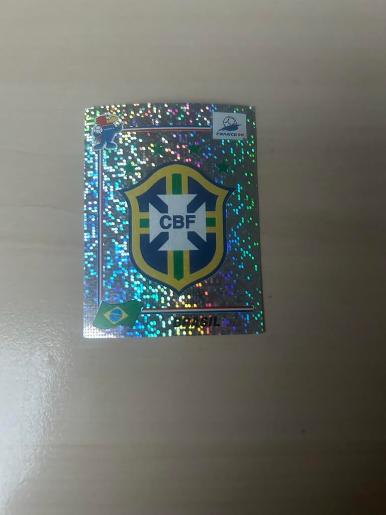 Panini France 98 WK Voetbal Embleem Sticker Brazilië CBF, Ophalen of Verzenden, Zo goed als nieuw, Sport